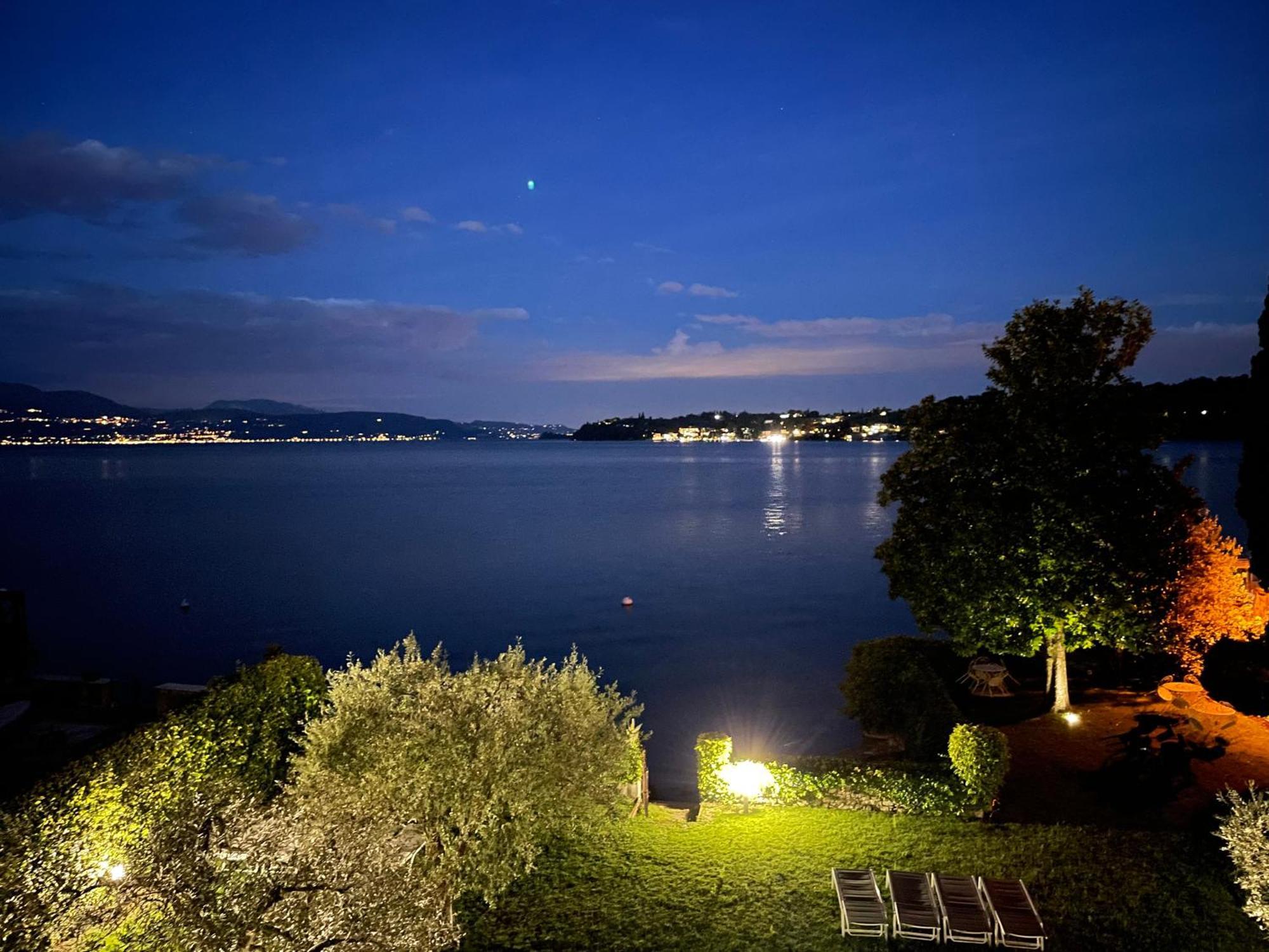 Luxury Lakeside Apartment Right On The Water Salò Exteriör bild