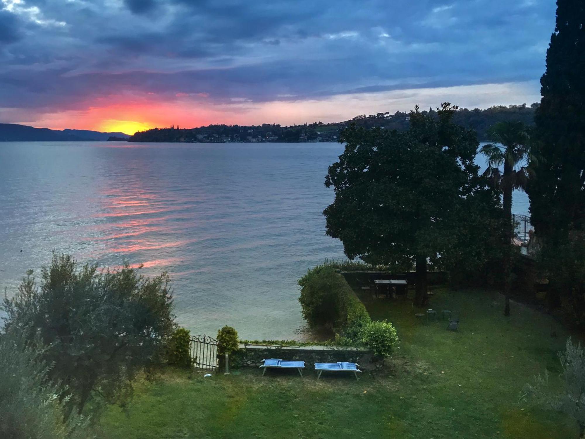 Luxury Lakeside Apartment Right On The Water Salò Exteriör bild