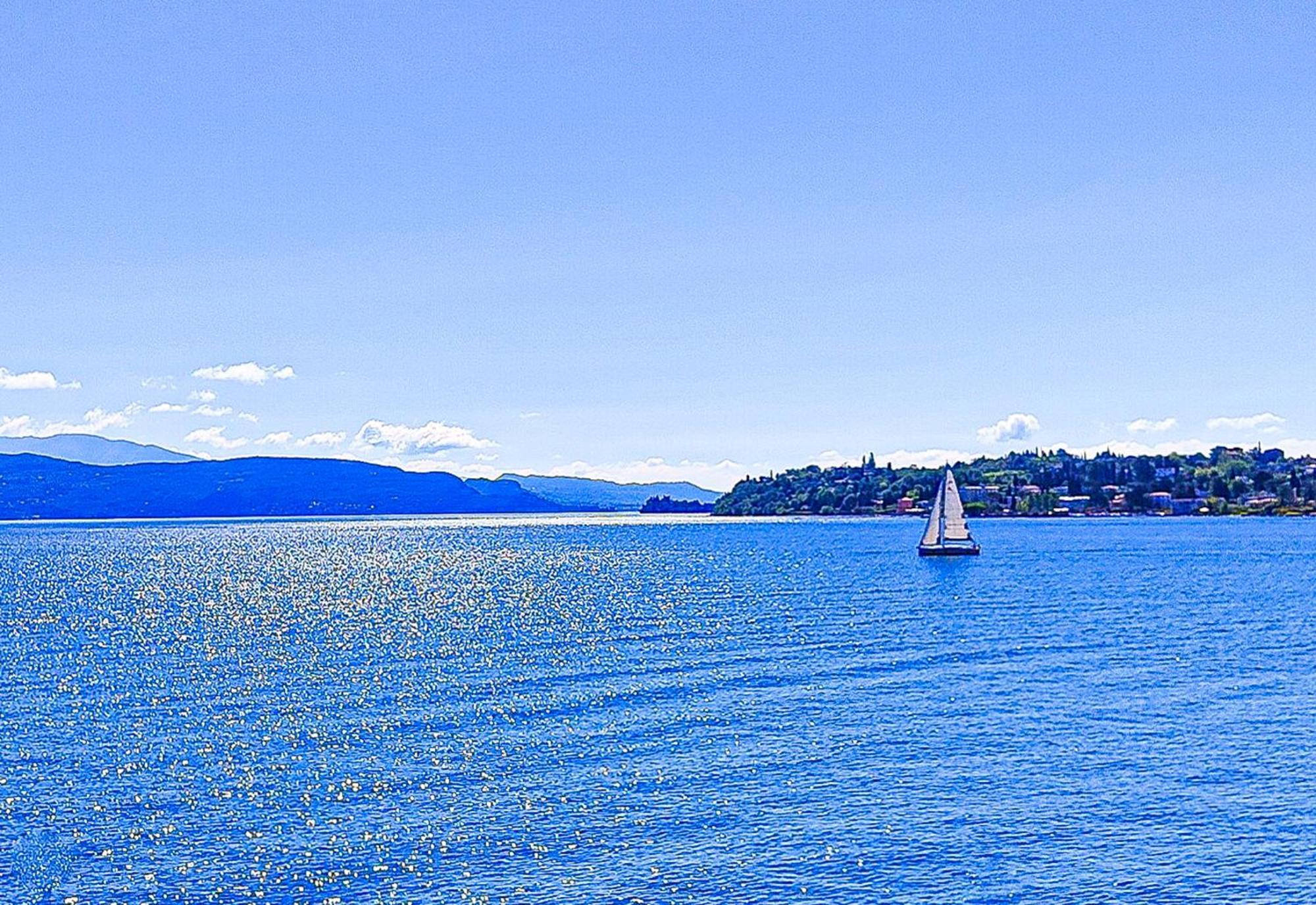 Luxury Lakeside Apartment Right On The Water Salò Exteriör bild