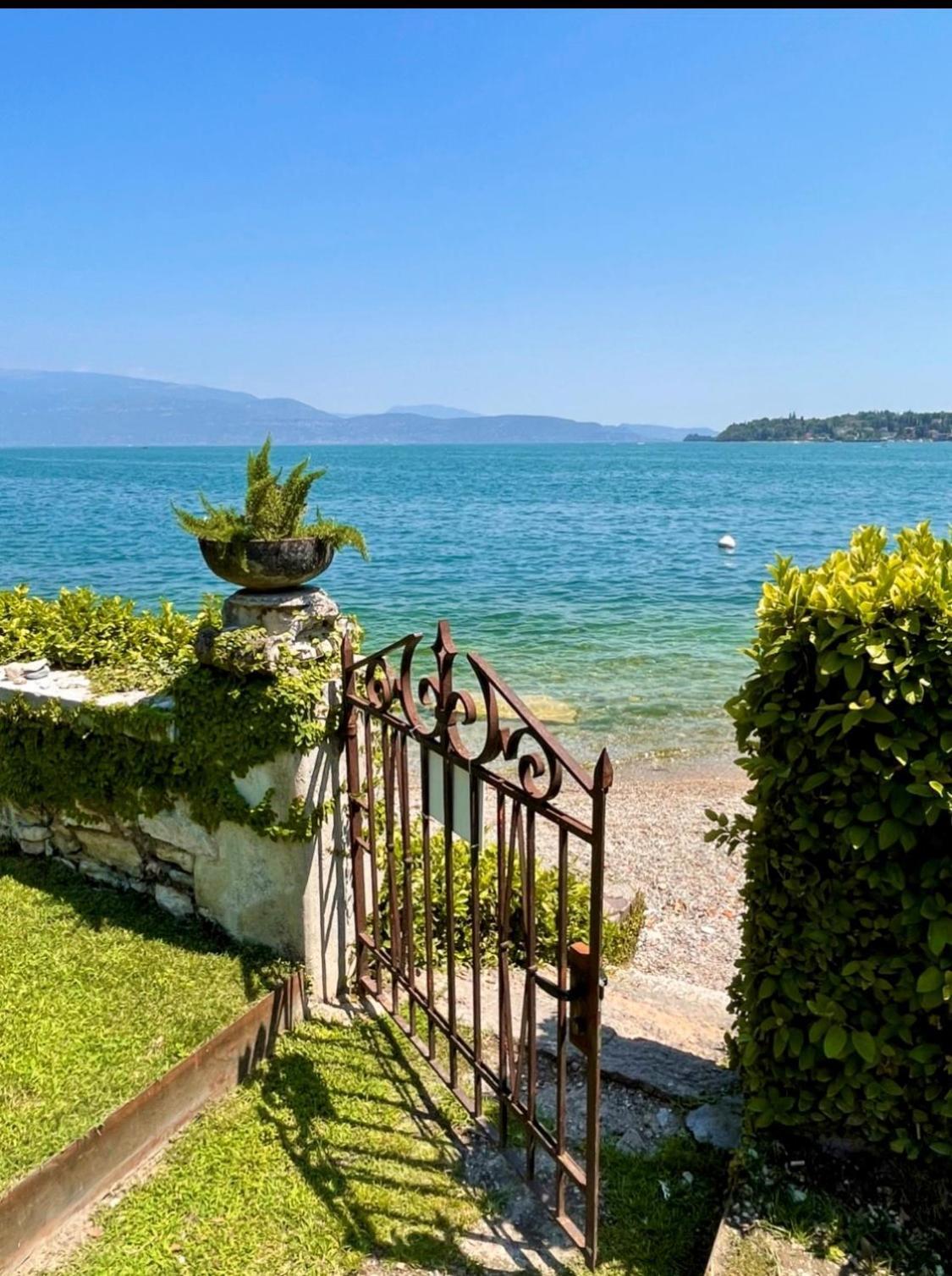 Luxury Lakeside Apartment Right On The Water Salò Exteriör bild