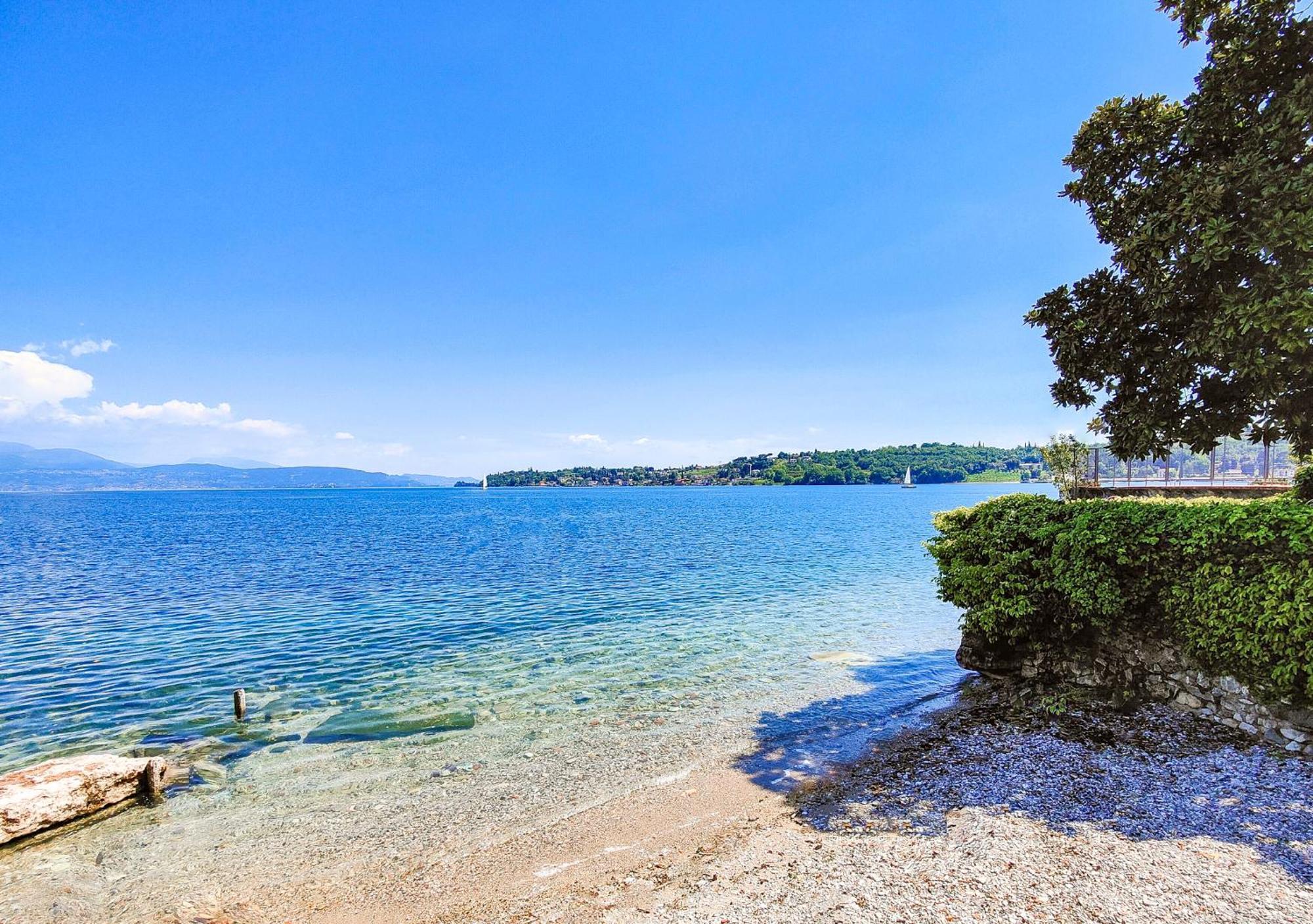 Luxury Lakeside Apartment Right On The Water Salò Exteriör bild