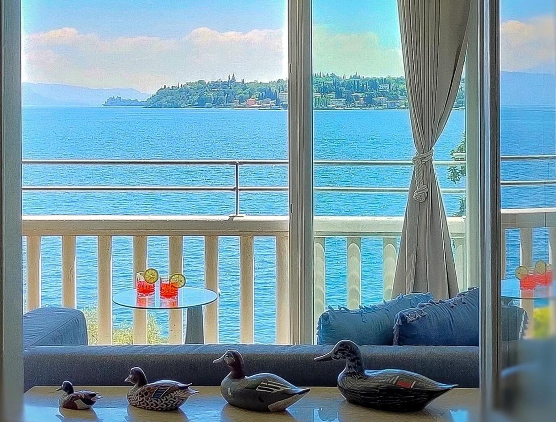 Luxury Lakeside Apartment Right On The Water Salò Exteriör bild