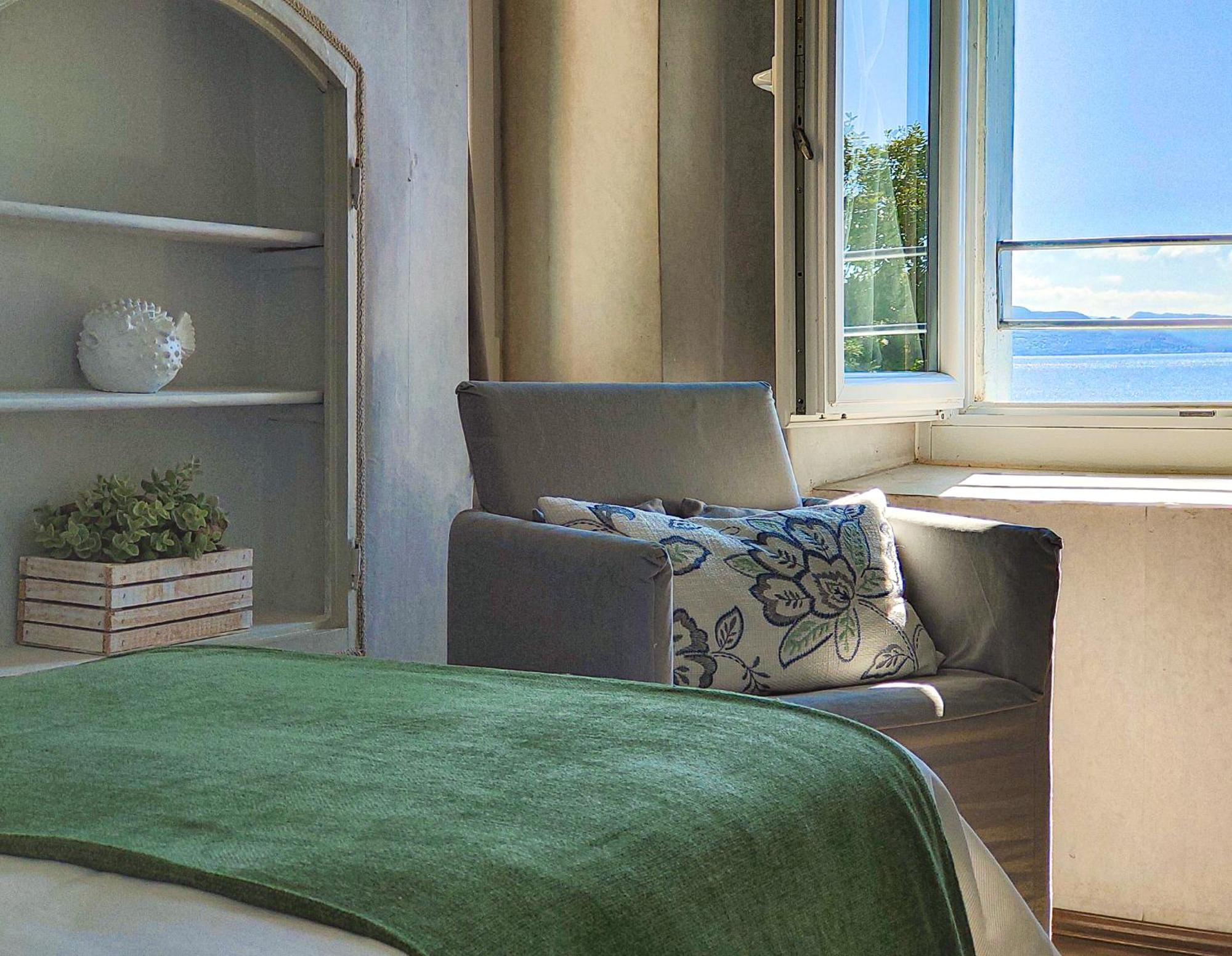 Luxury Lakeside Apartment Right On The Water Salò Exteriör bild