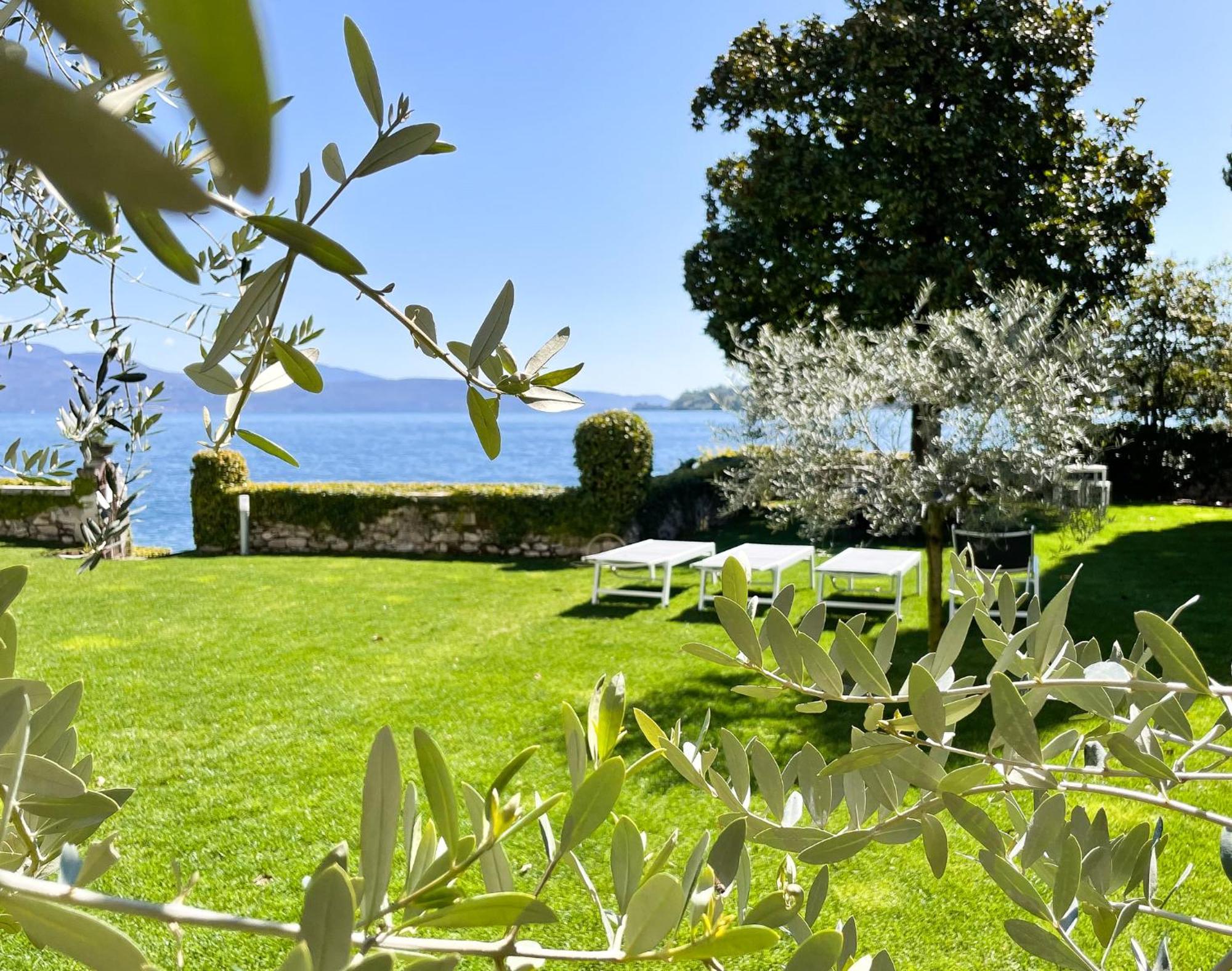 Luxury Lakeside Apartment Right On The Water Salò Exteriör bild